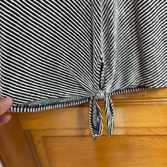 Caution To The Wind Black White Striped Front Tie Top Tank Women’s Extra Small - Picture 3 of 5